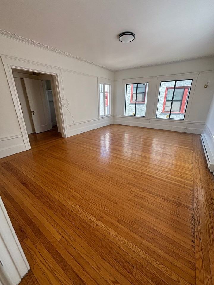 Listing photo 1 of 5