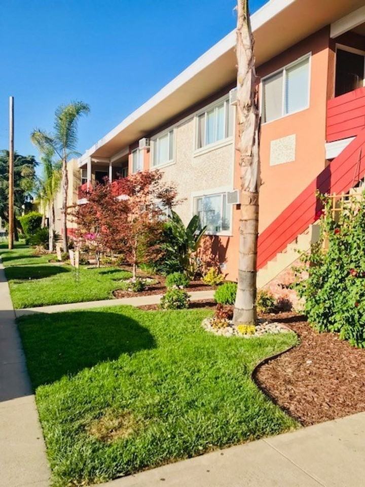 Listing photo 1 of 5