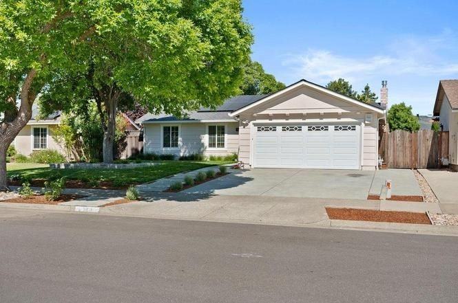 Listing photo 1 of 5