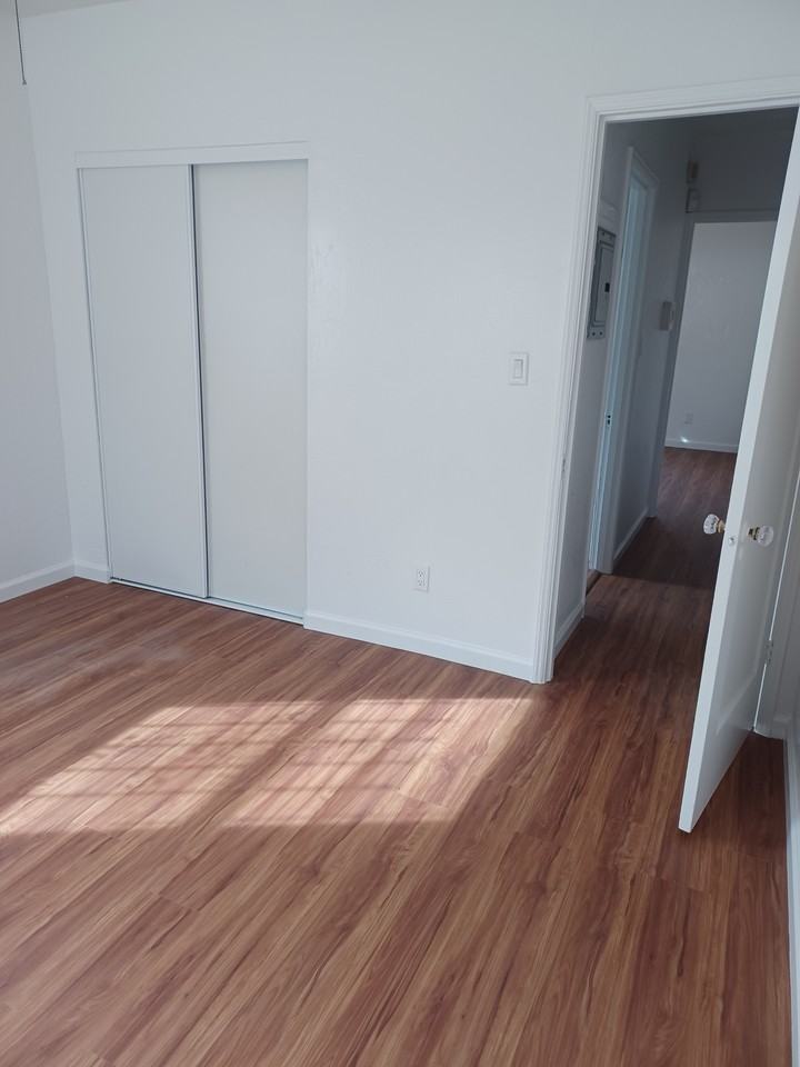 Listing photo 1 of 4