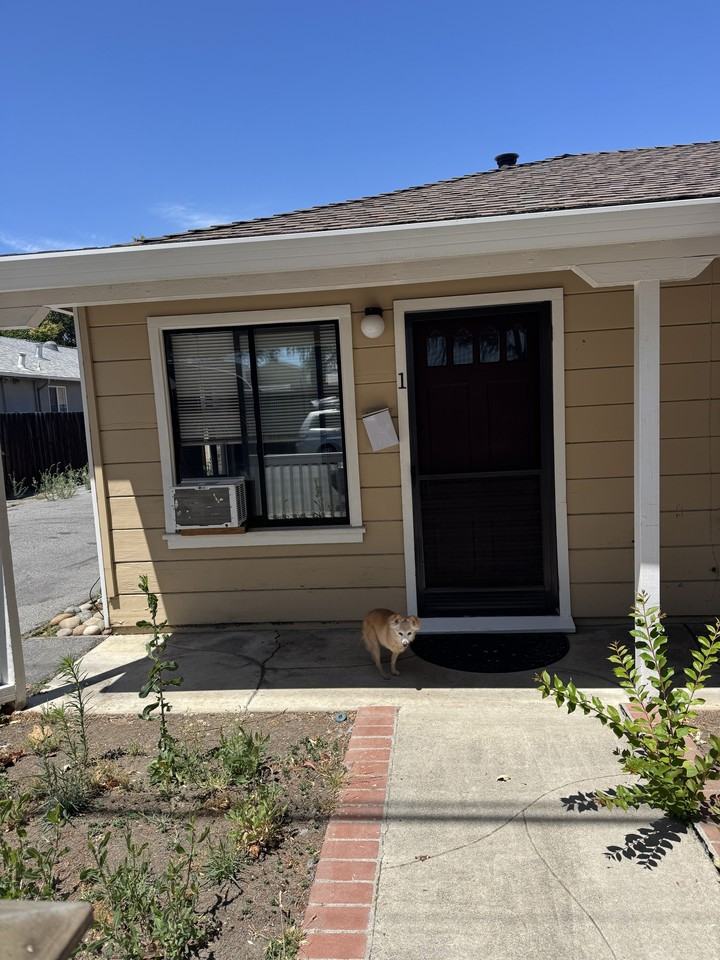 Listing photo 1 of 5