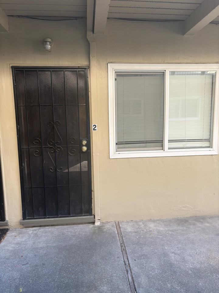 Listing photo 1 of 5
