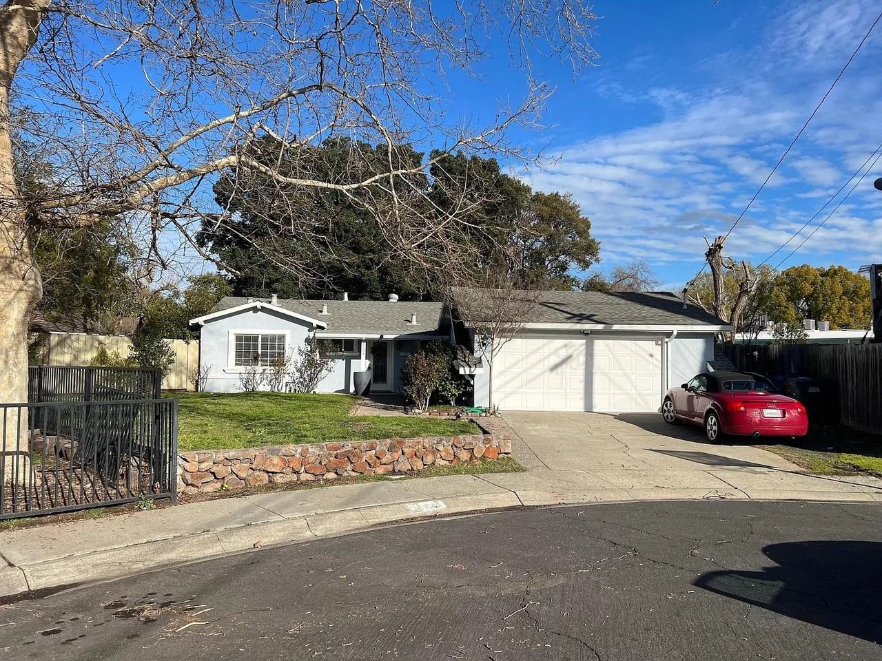 Listing photo 1 of 5