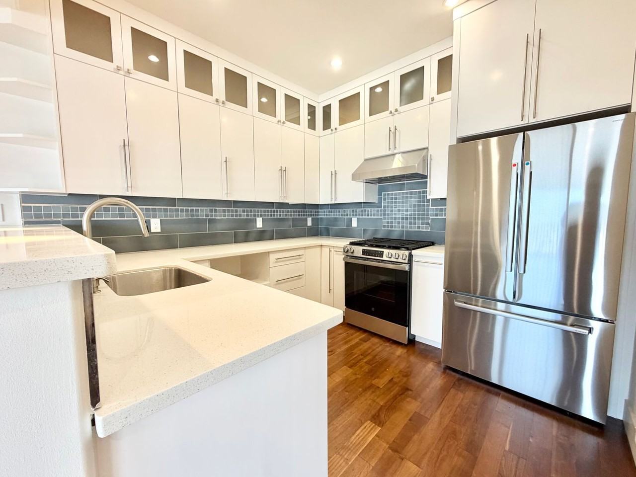 Listing photo 1 of 5