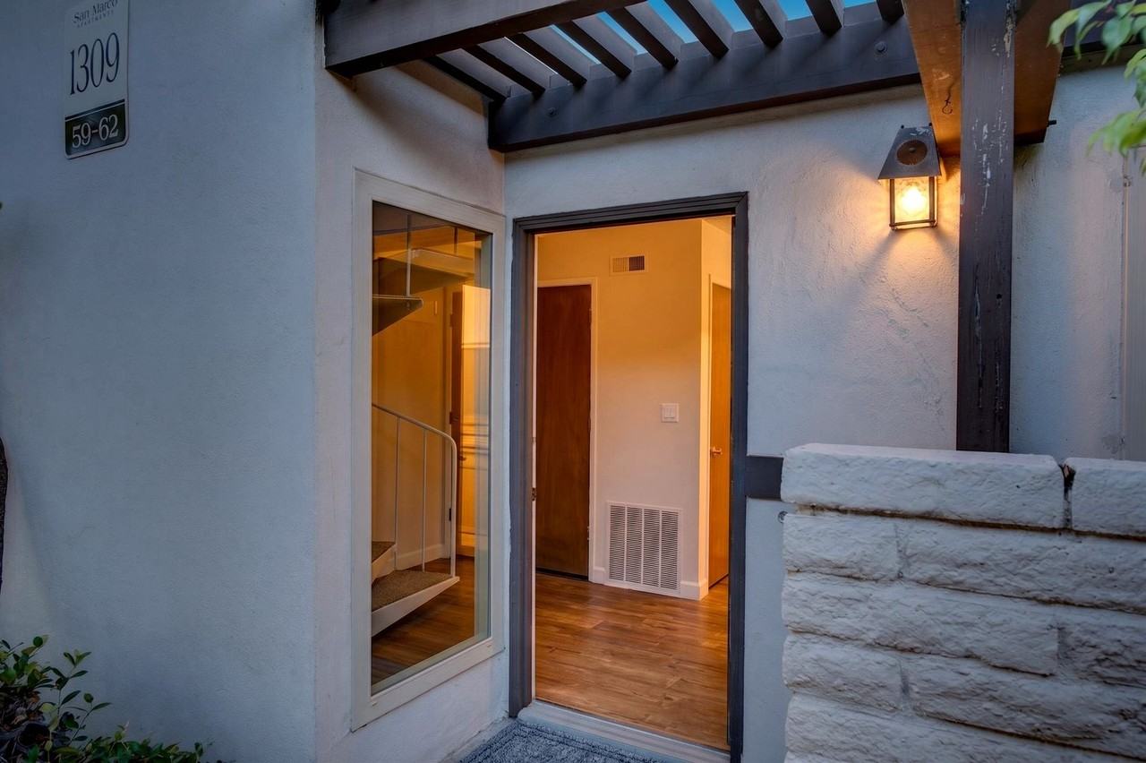 Listing photo 1 of 5