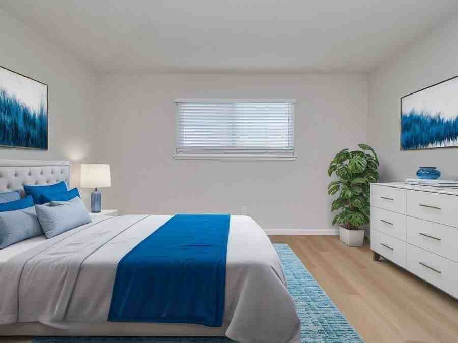 Listing photo 1 of 5