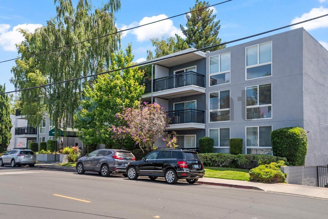 Listing photo 1 of 5