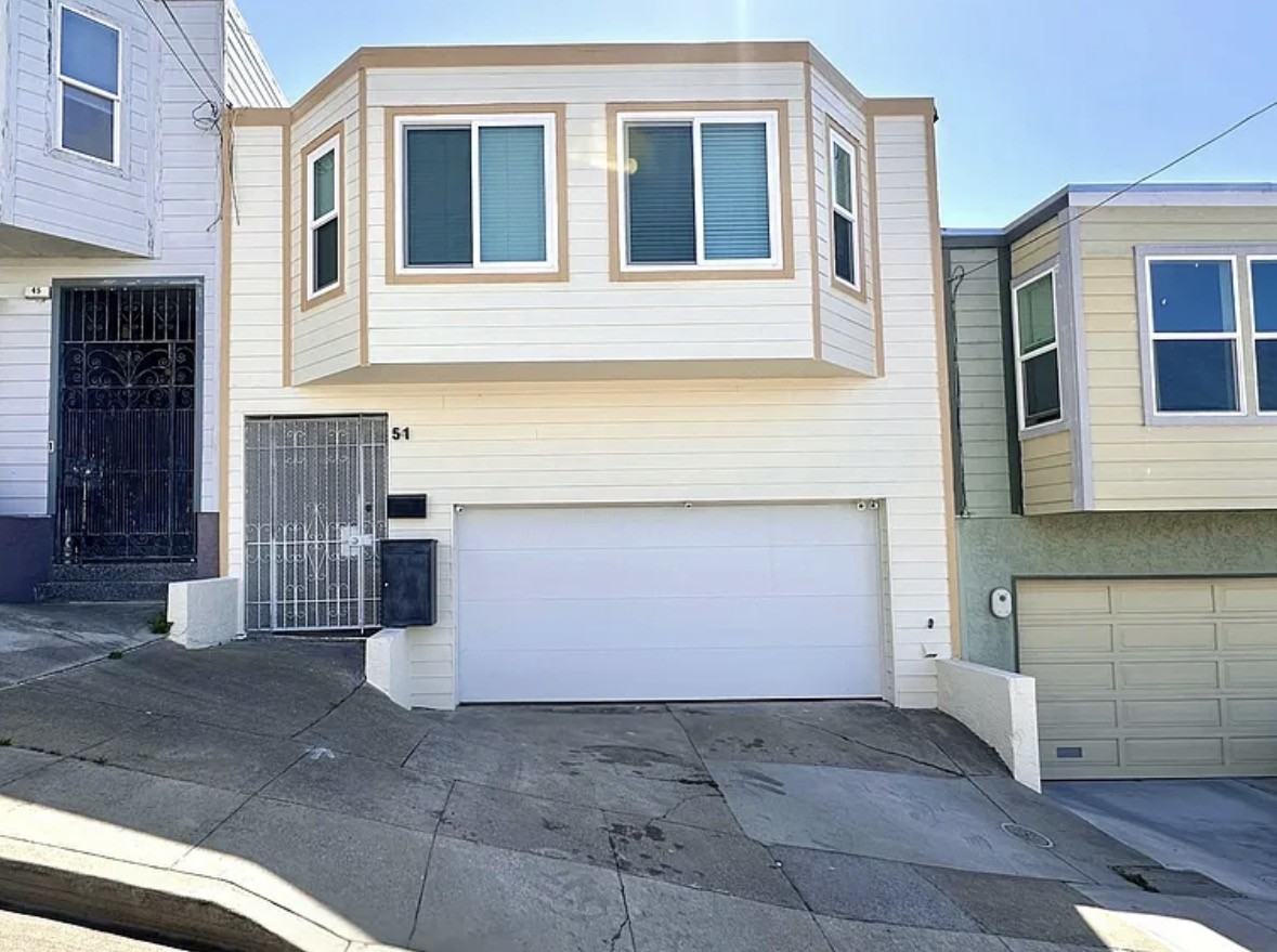 Listing photo 1 of 5