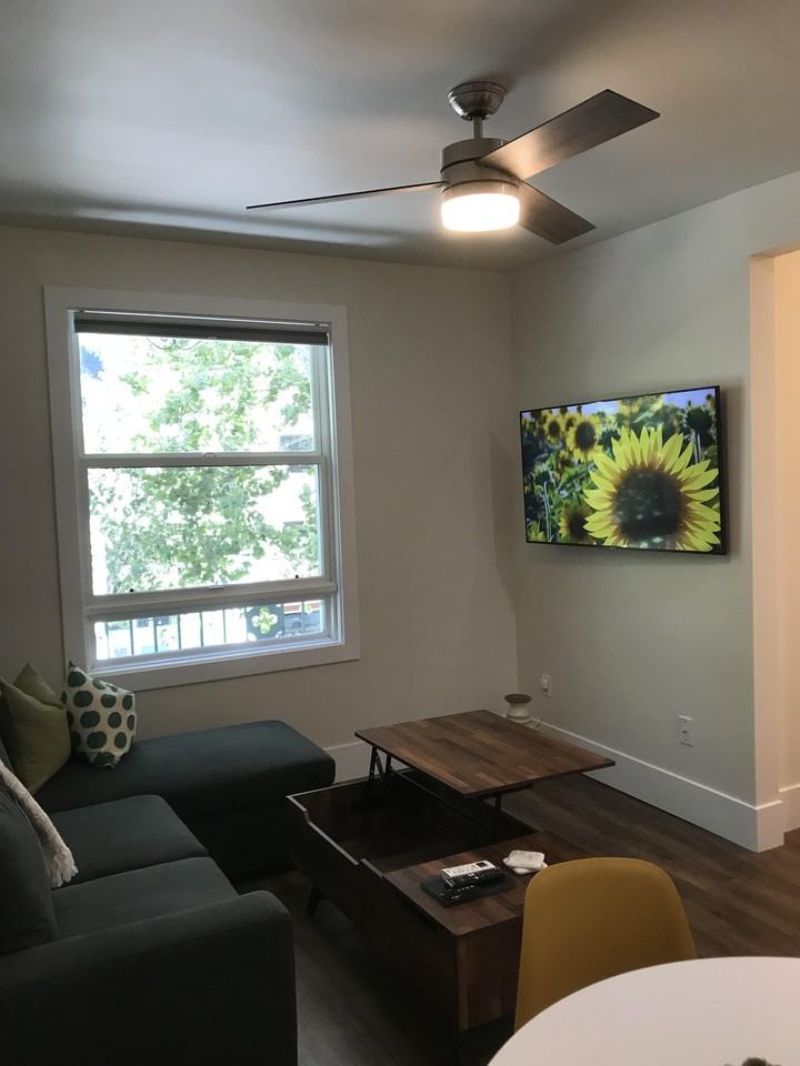 Listing photo 1 of 5
