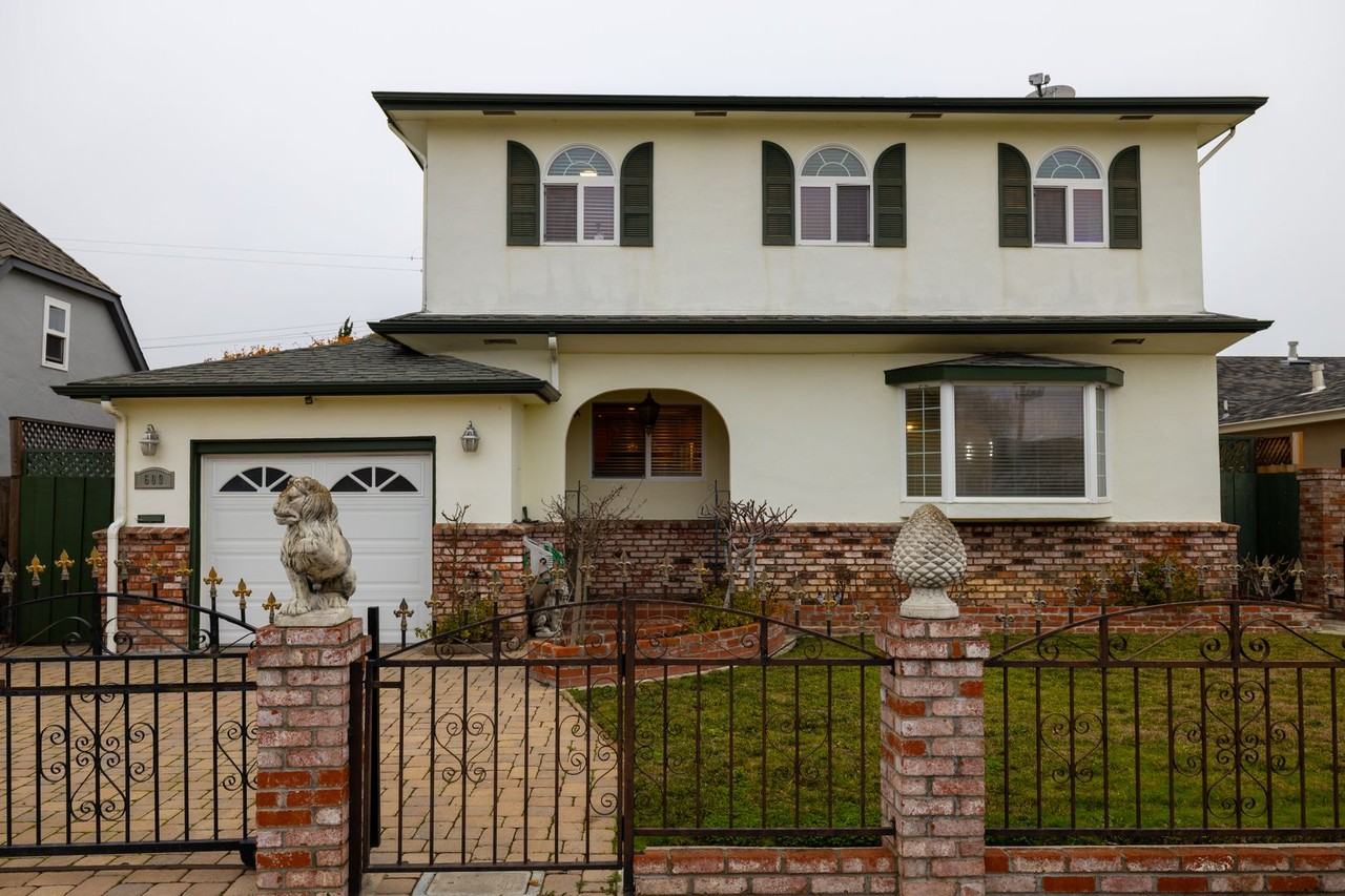 Listing photo 1 of 5