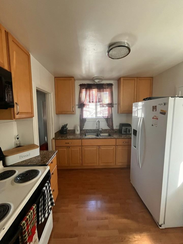 Listing photo 1 of 4