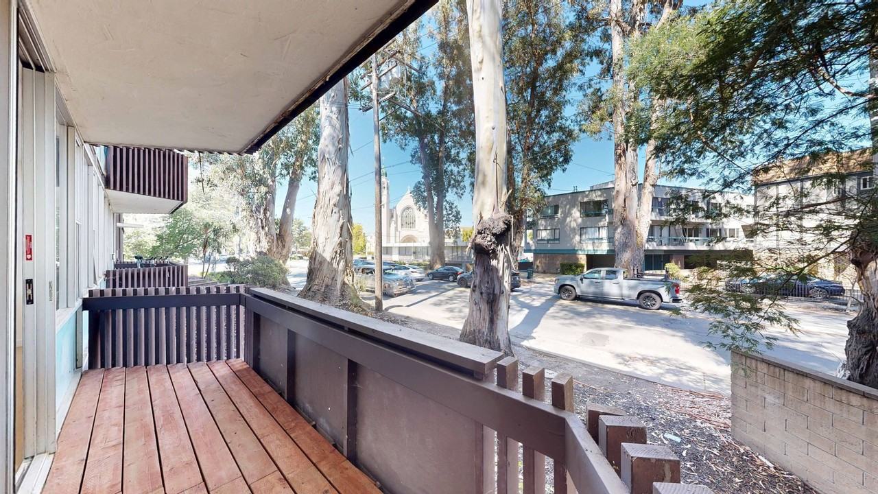 Listing photo 1 of 5