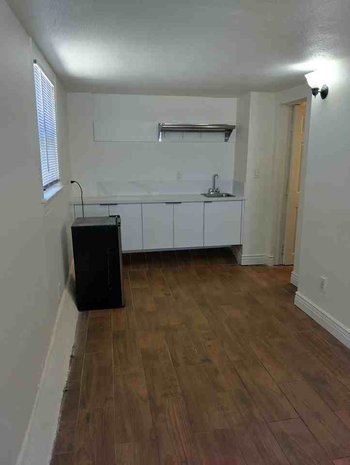Listing photo 1 of 5