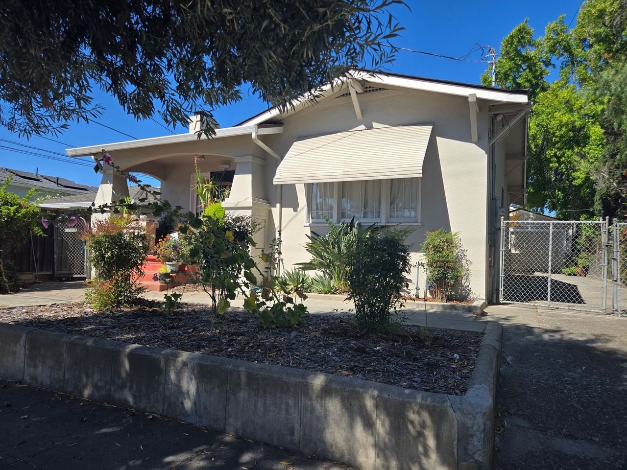 Listing photo 1 of 5