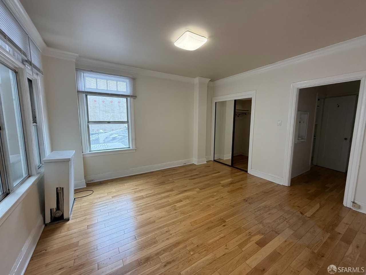 Listing photo 1 of 5