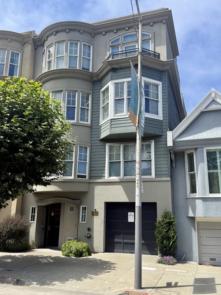 Listing photo 1 of 5
