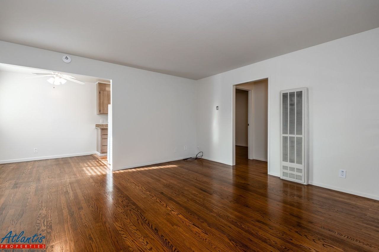 Listing photo 1 of 5