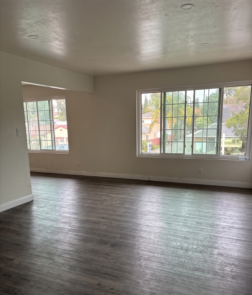 Listing photo 1 of 5