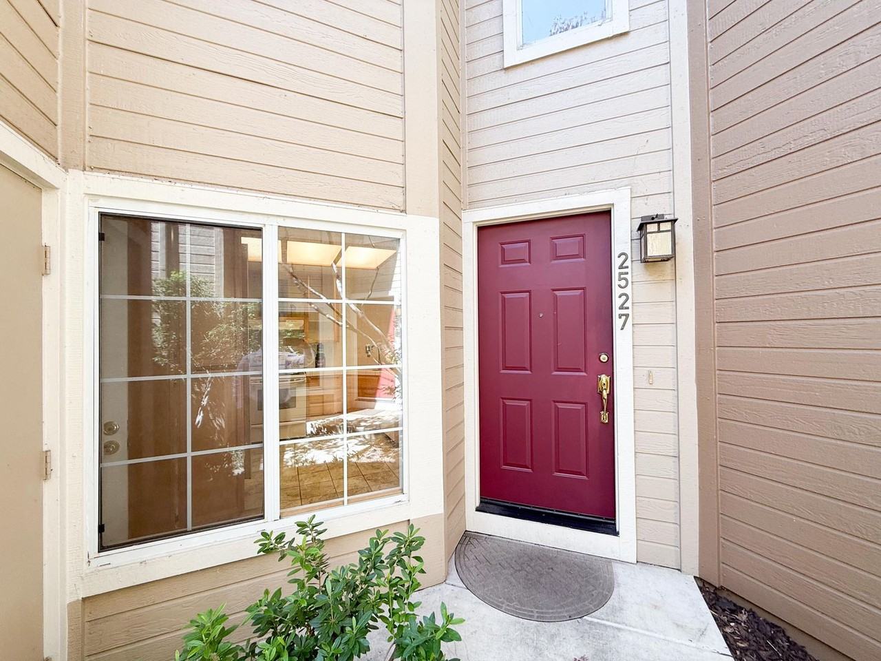 Listing photo 1 of 5