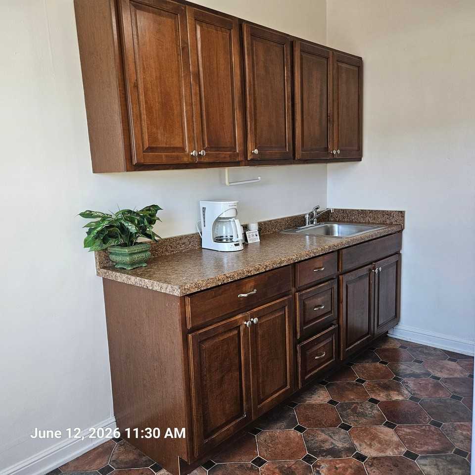 Listing photo 1 of 5