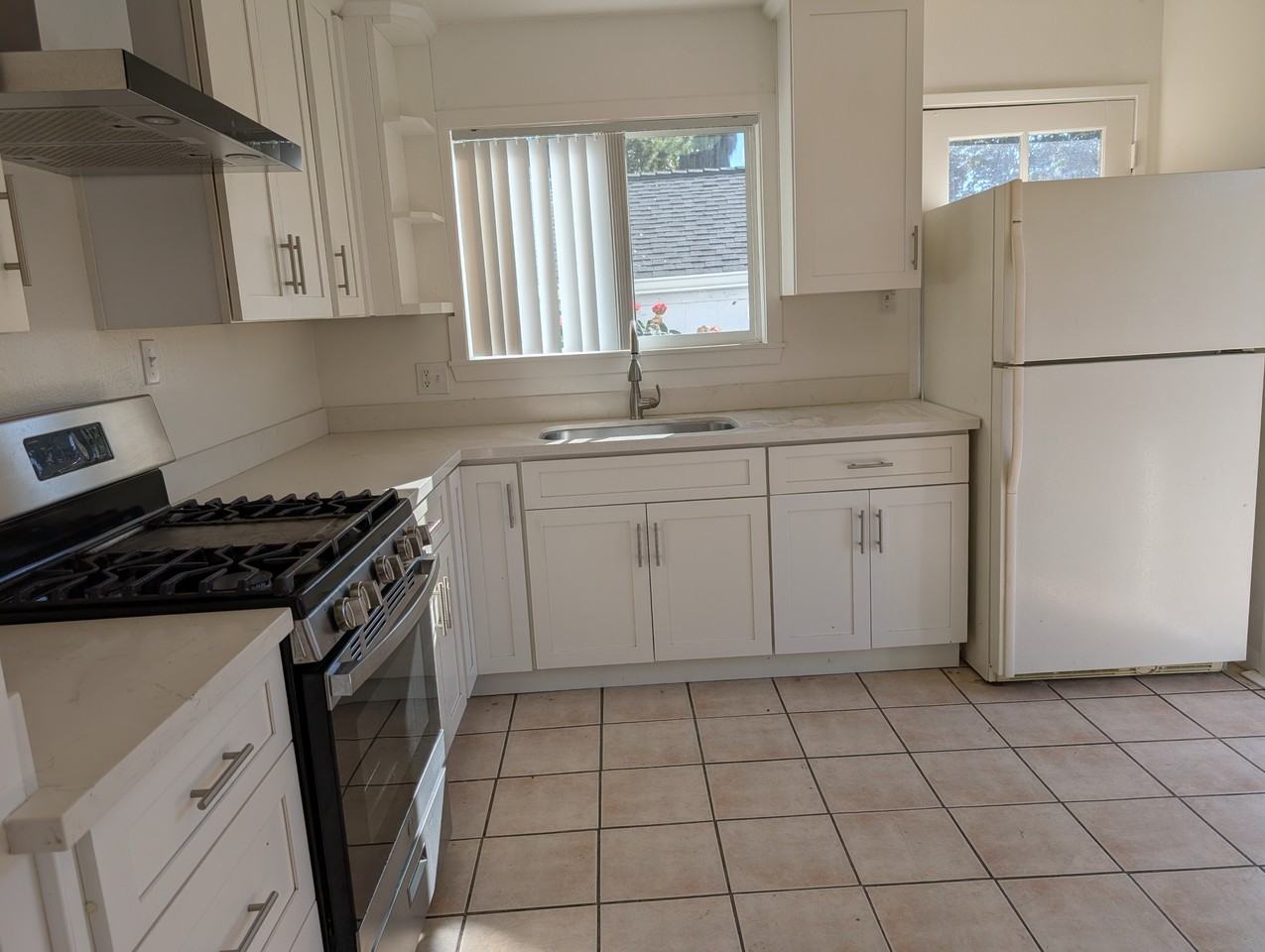 Listing photo 1 of 5