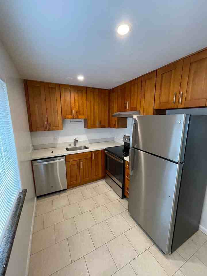 Listing photo 1 of 5