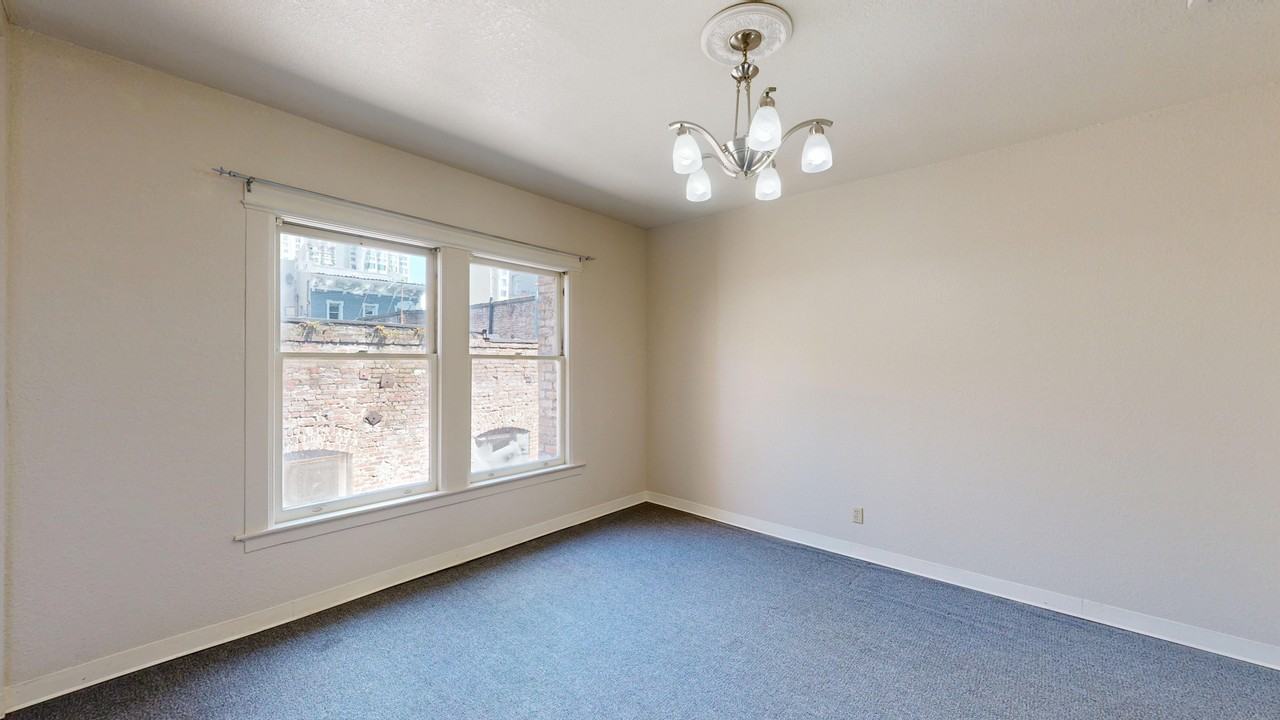 Listing photo 1 of 5