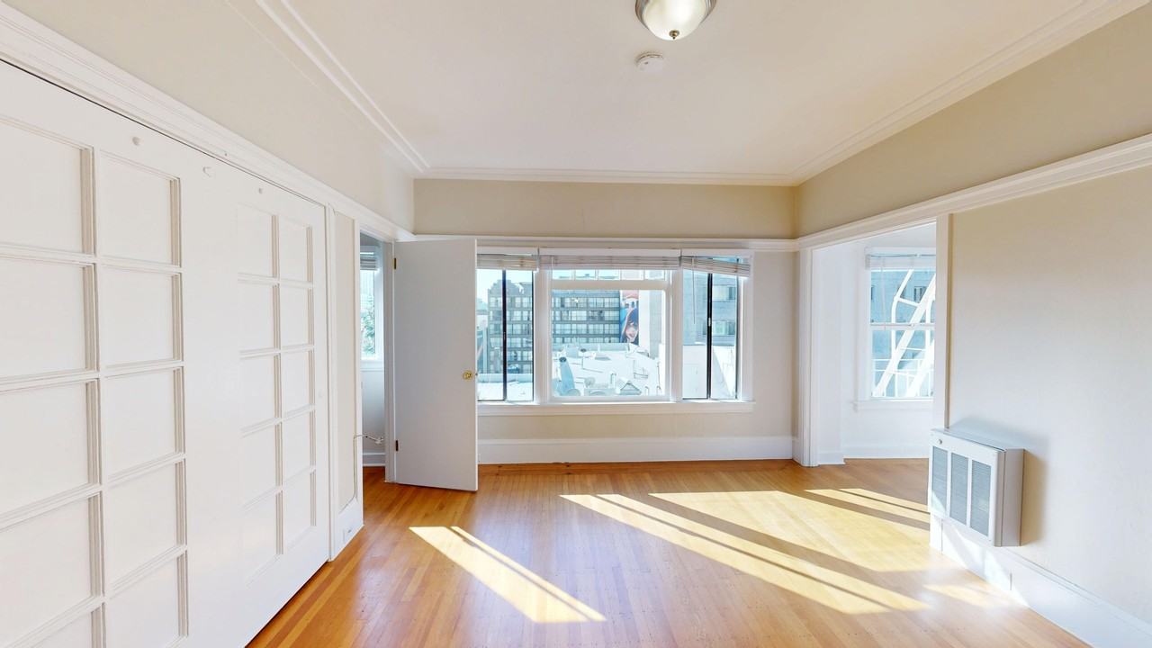Listing photo 1 of 5
