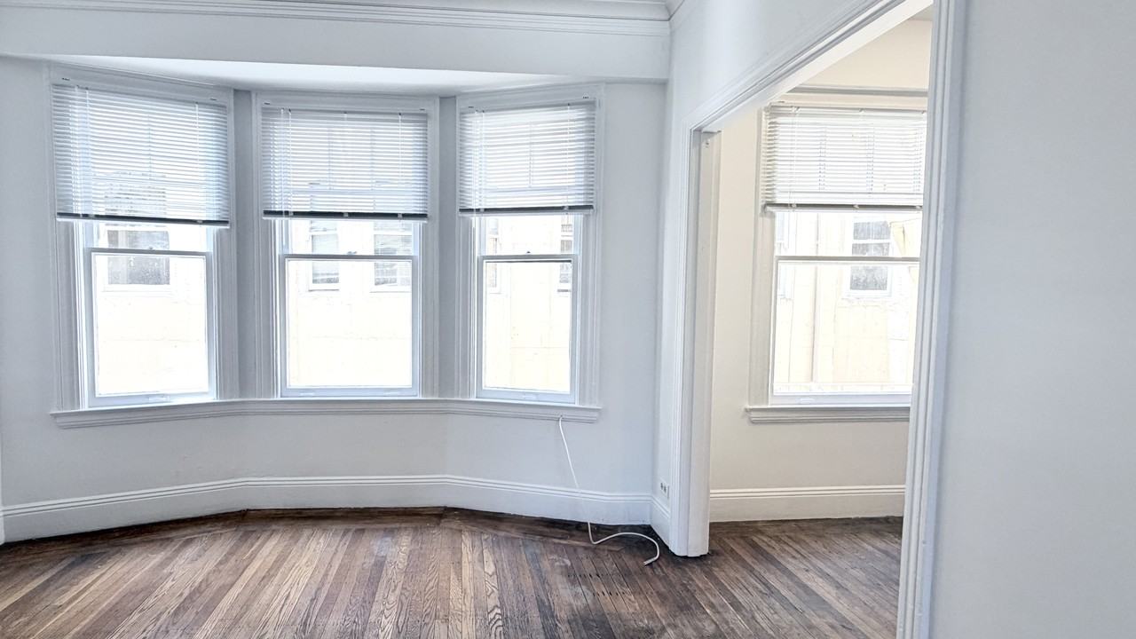 Listing photo 1 of 5