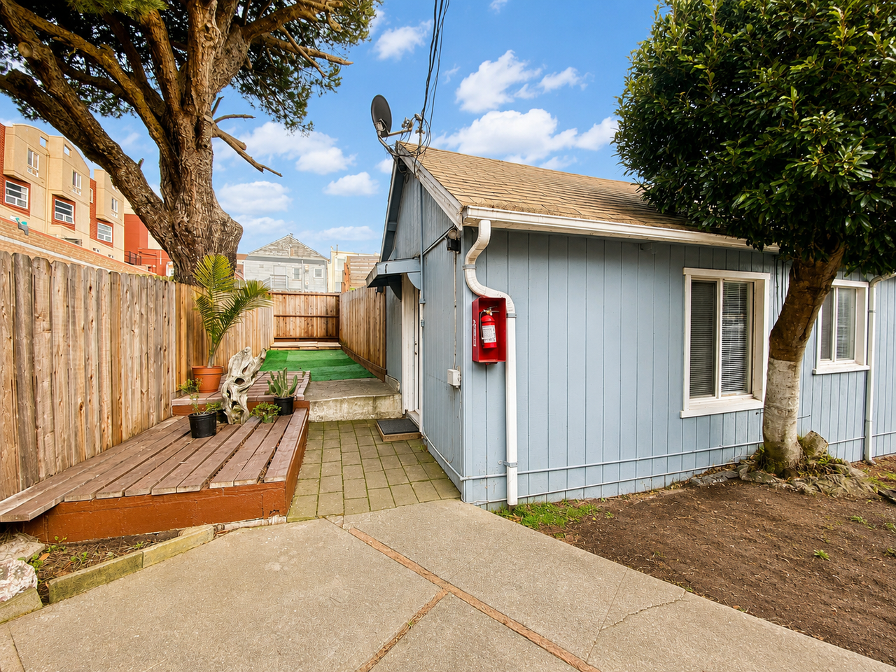 Listing photo 1 of 5