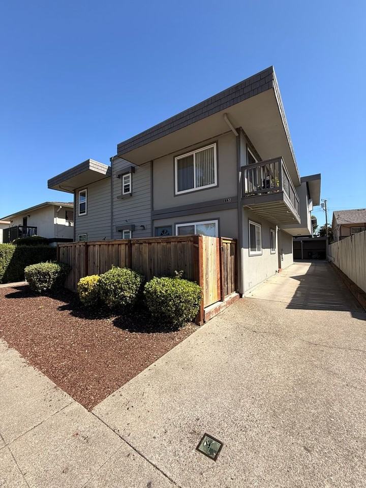 Listing photo 1 of 5