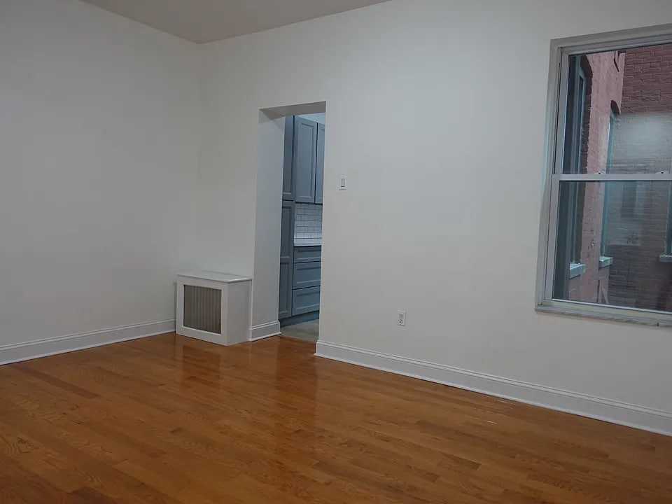 Listing photo 1 of 5