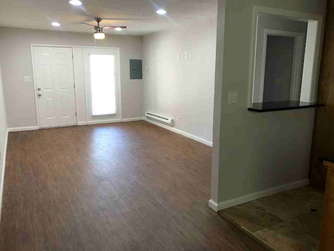 Listing photo 1 of 5