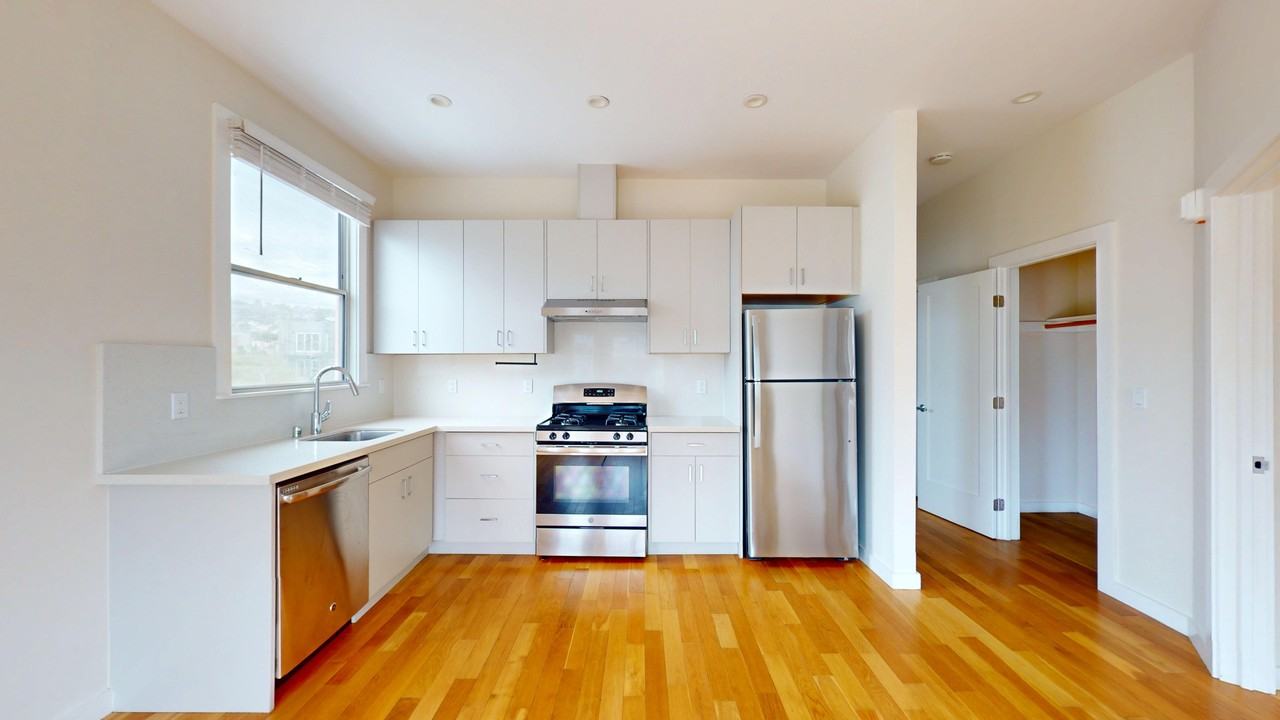 Listing photo 1 of 5