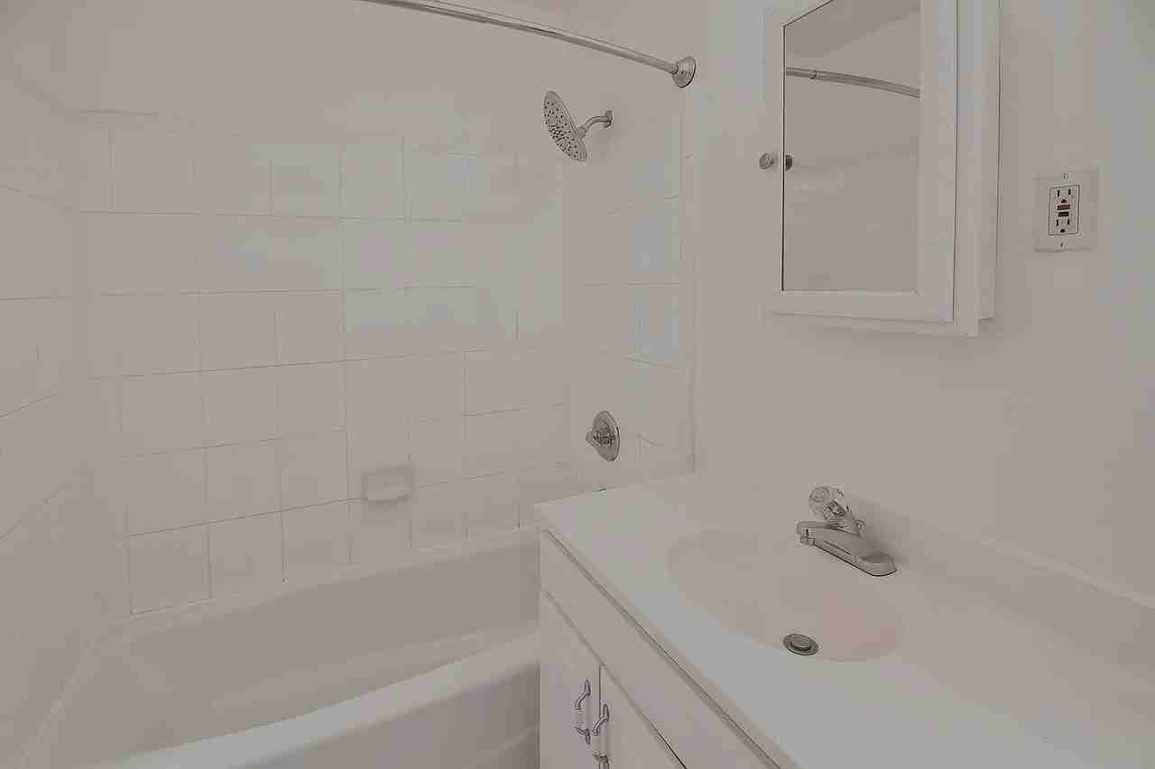 Listing photo 1 of 5