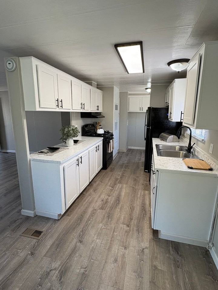 Listing photo 1 of 5