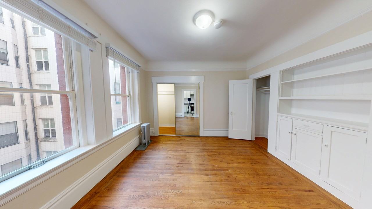 Listing photo 1 of 5