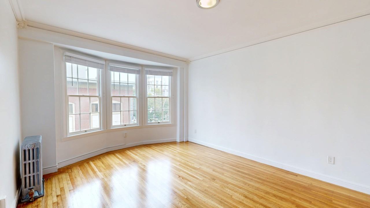 Listing photo 1 of 5
