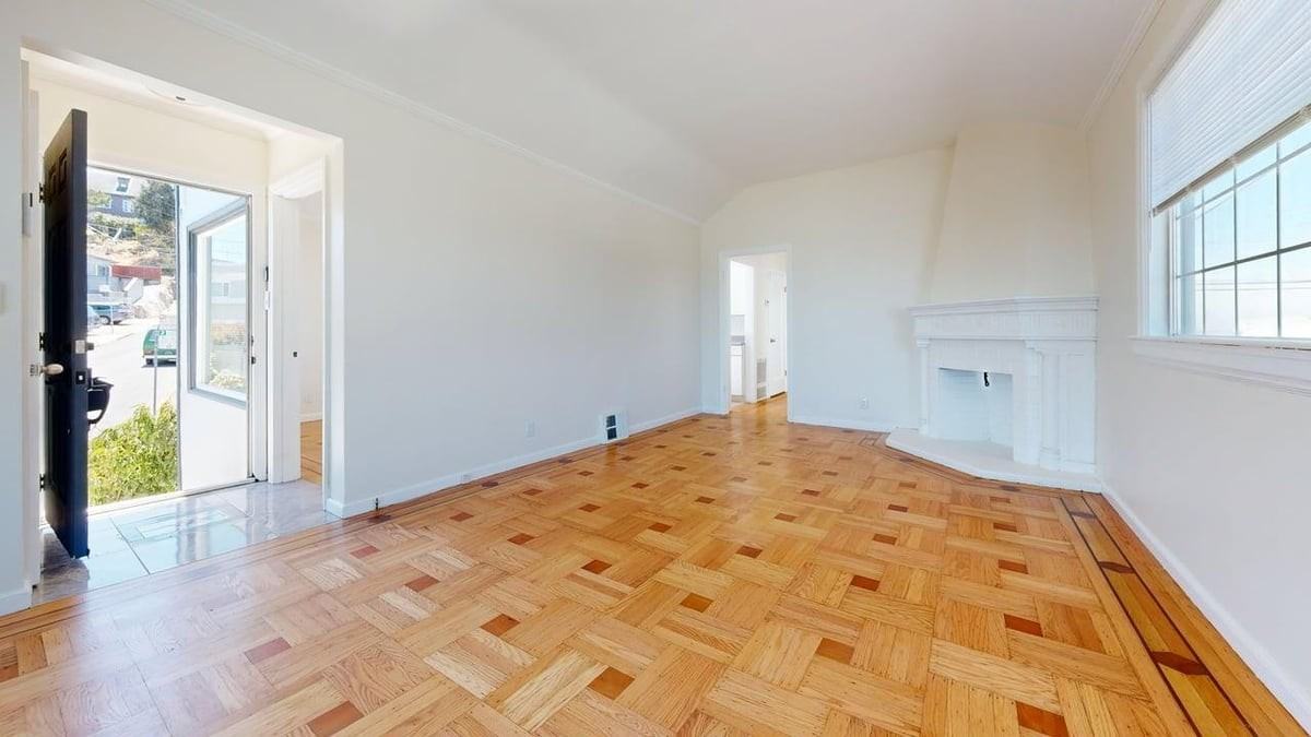 Listing photo 1 of 5