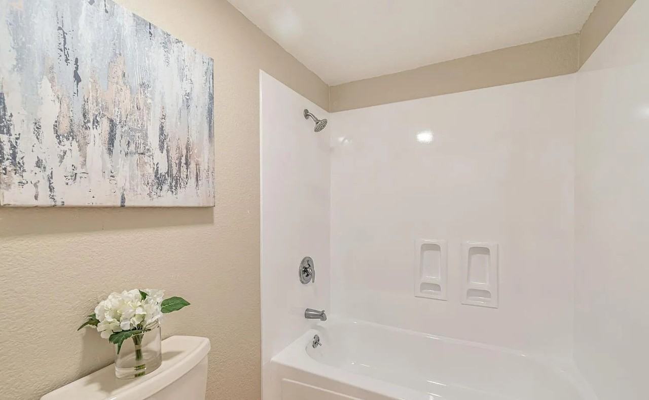 Listing photo 1 of 5