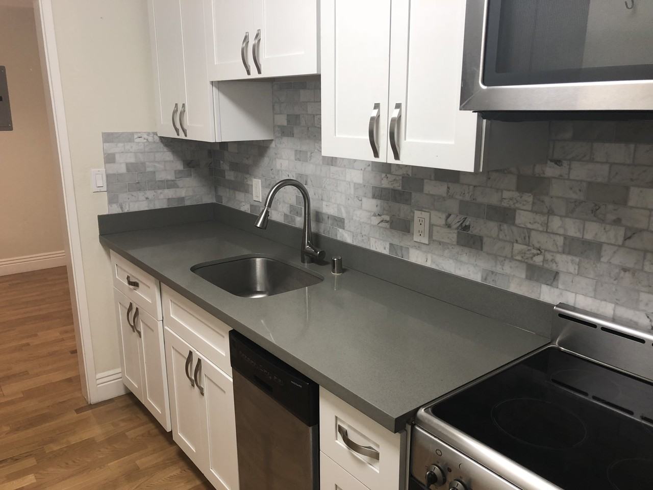 Listing photo 1 of 5