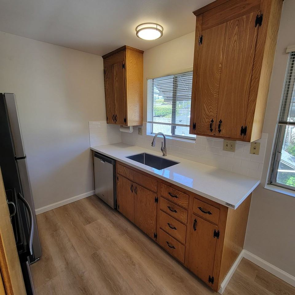 Listing photo 1 of 5
