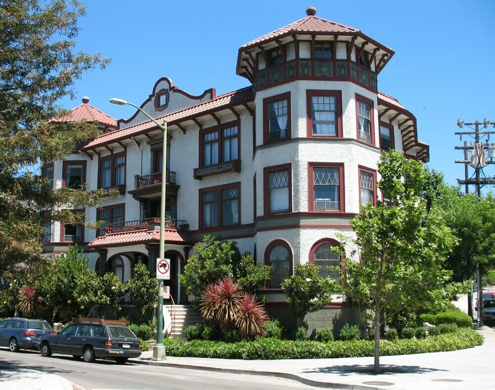 Listing photo 1 of 5