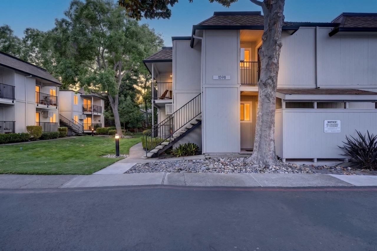 Listing photo 1 of 5