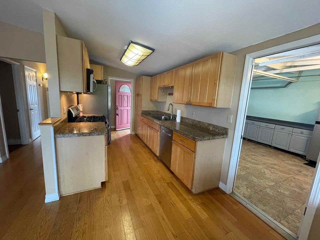 Listing photo 1 of 5