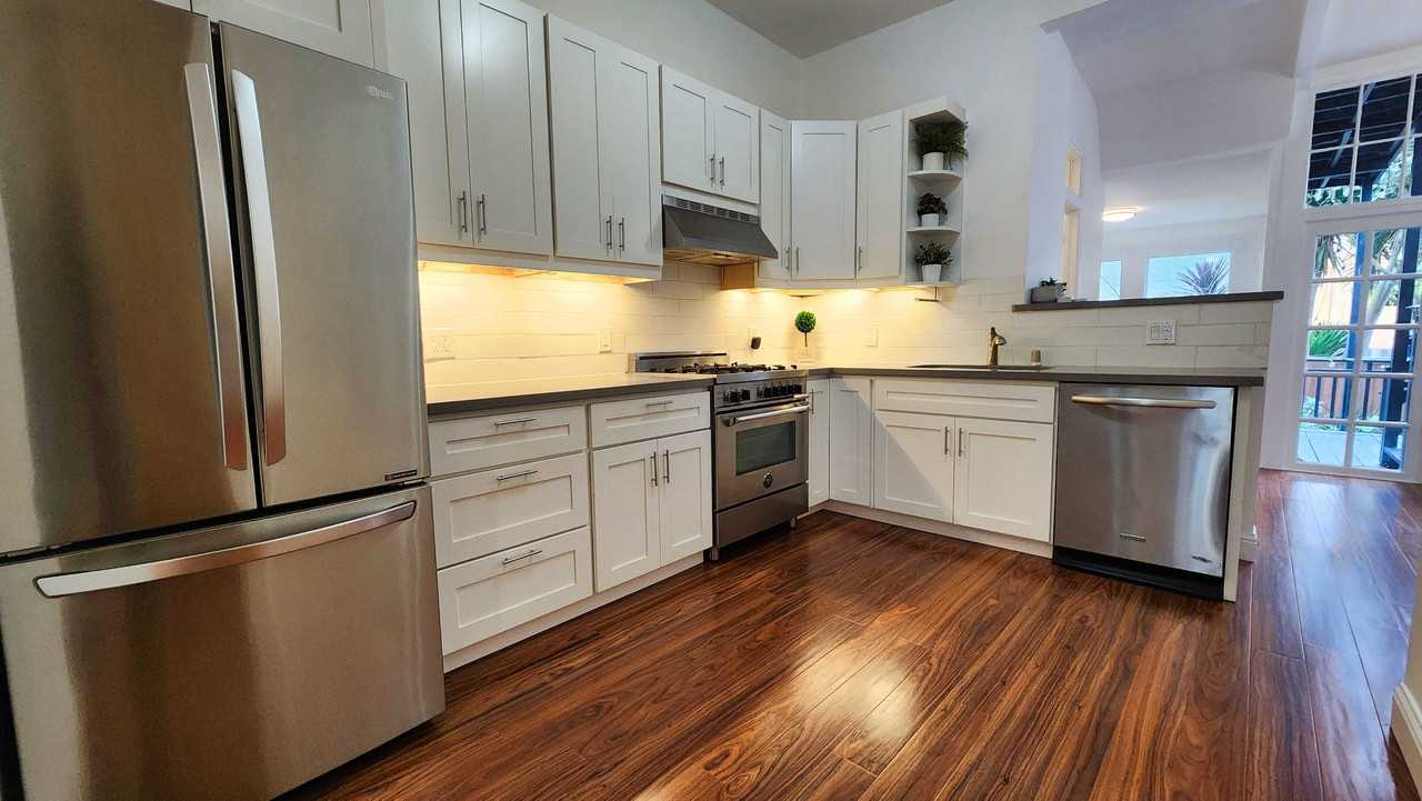 Listing photo 1 of 5