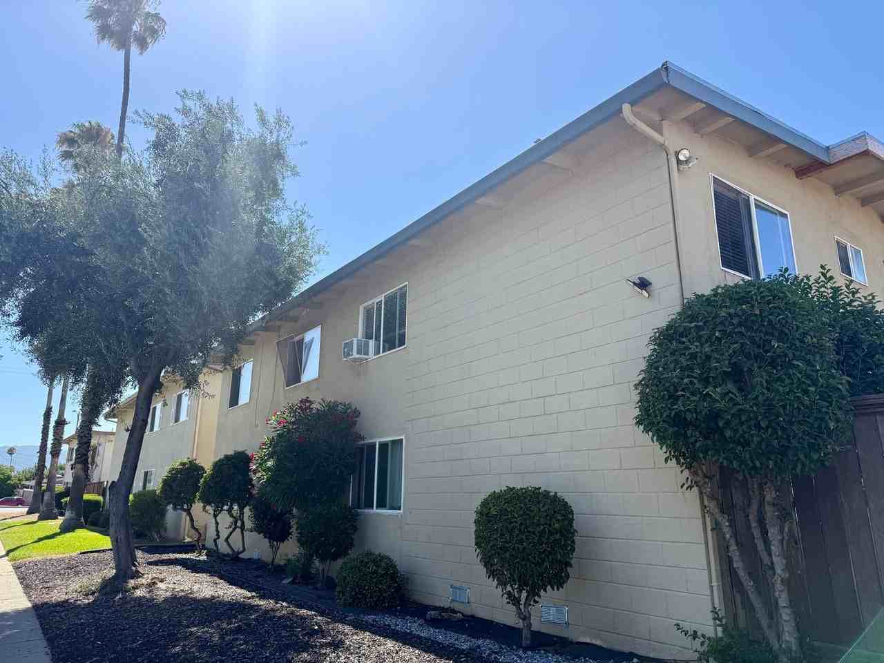 Listing photo 1 of 5
