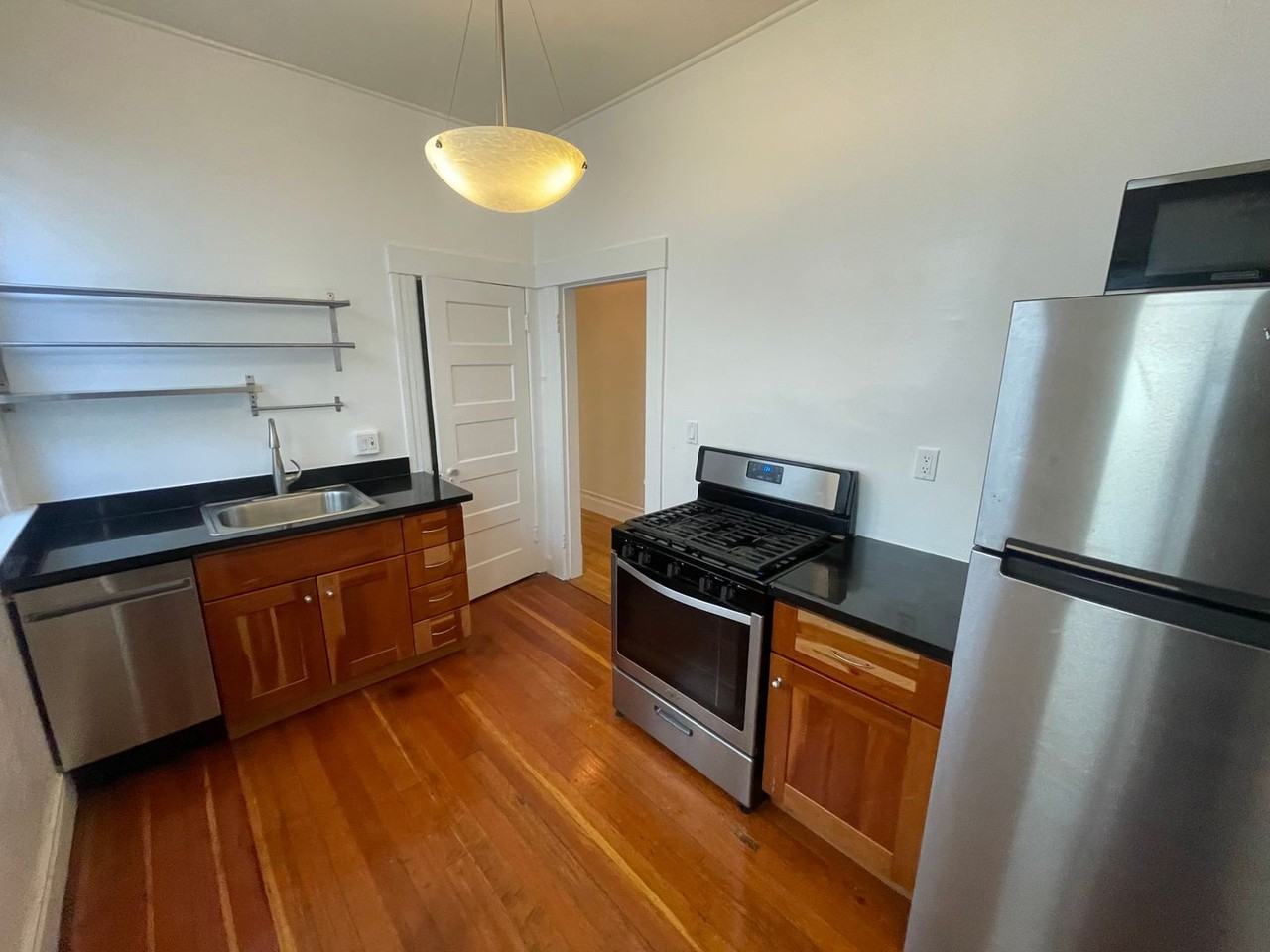 Listing photo 1 of 5