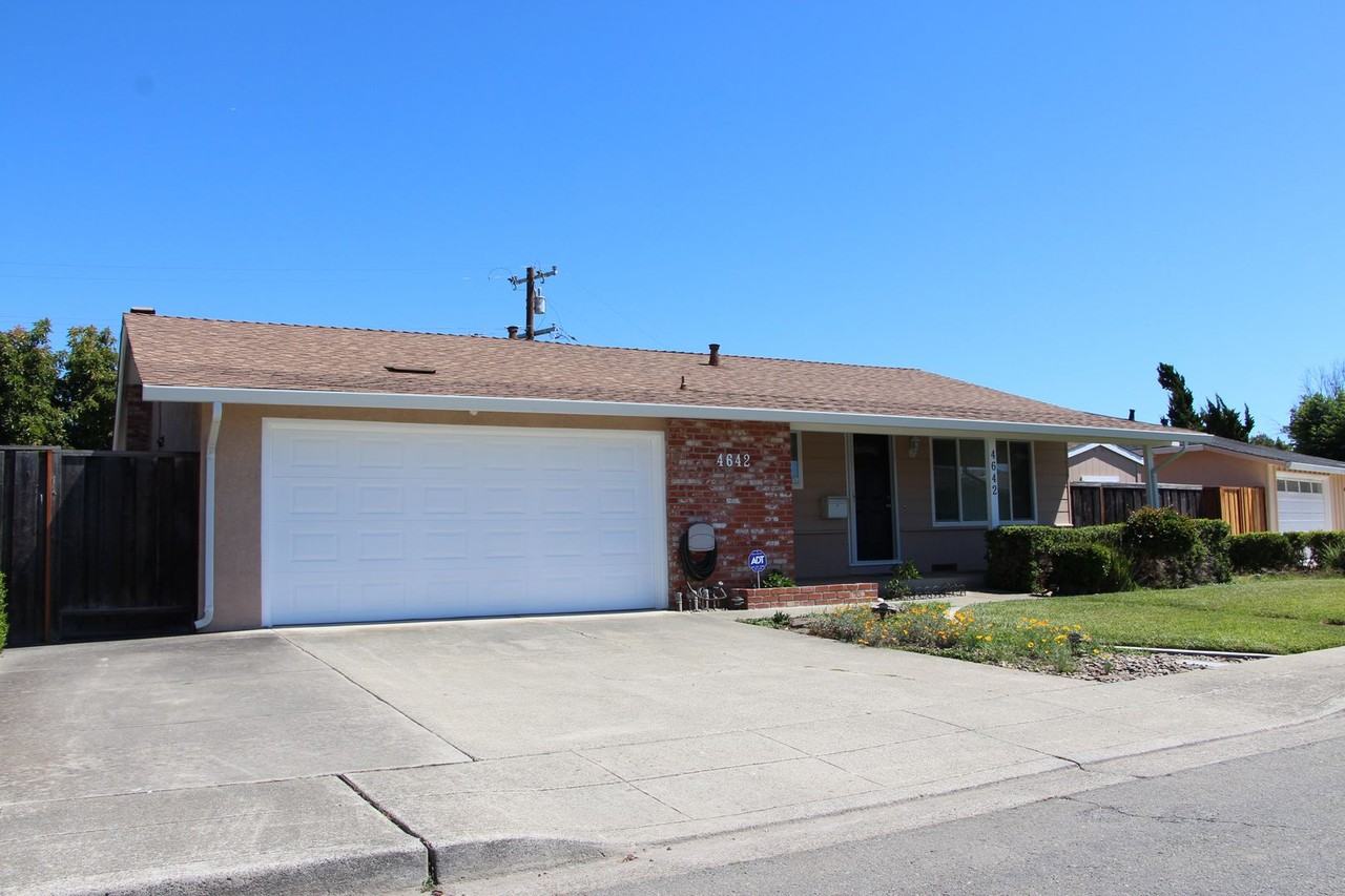 Listing photo 1 of 5