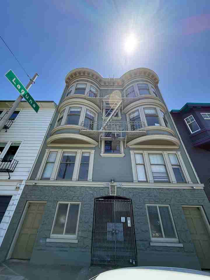 Listing photo 1 of 5